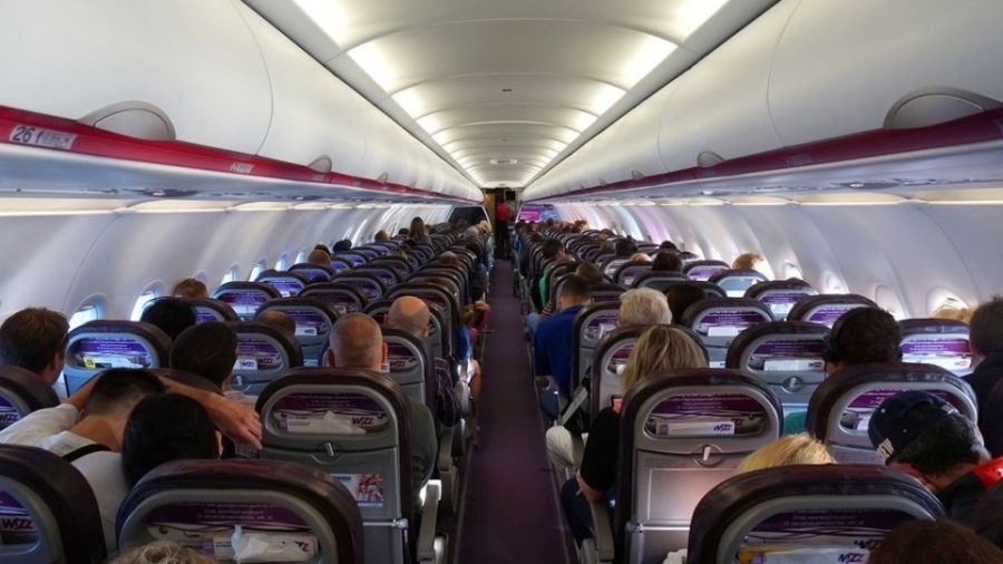 Wizz Air се извини на пътниците от полета Абу Даби - София