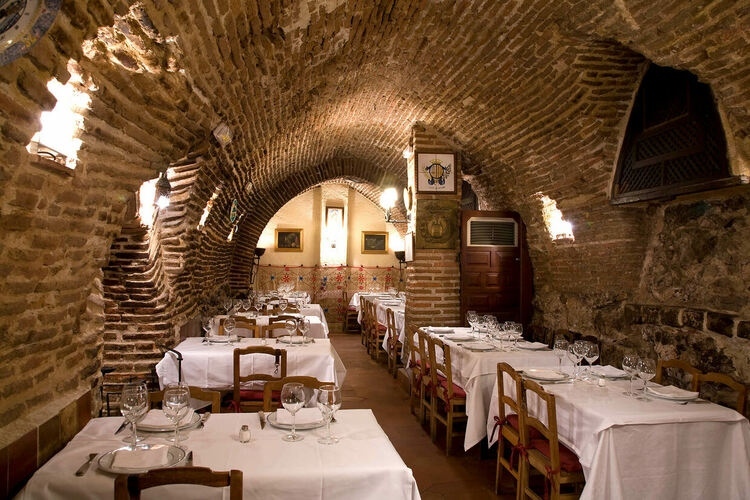 Кой е най-старият ресторант в света и колко струва да вечеряте в него