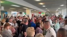 Пътници са зарязани цял ден на Летище София 