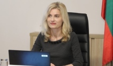 Туристическият бранш се обедини срещу Зарица Динкова за министър 