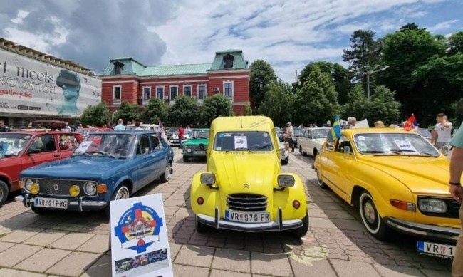 Над 100 ретро коли на парад в Кюстендил