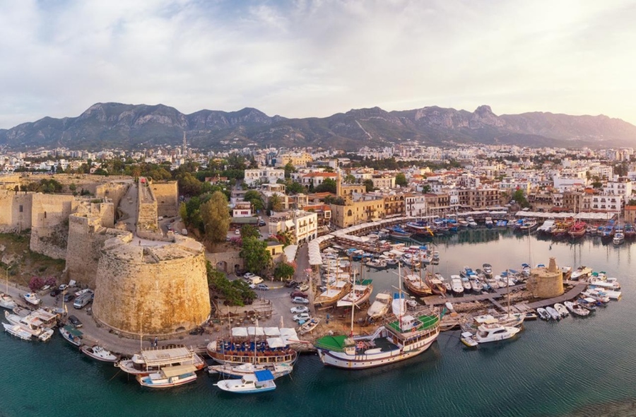 Какво прави Кипър популярна туристическа дестинация?