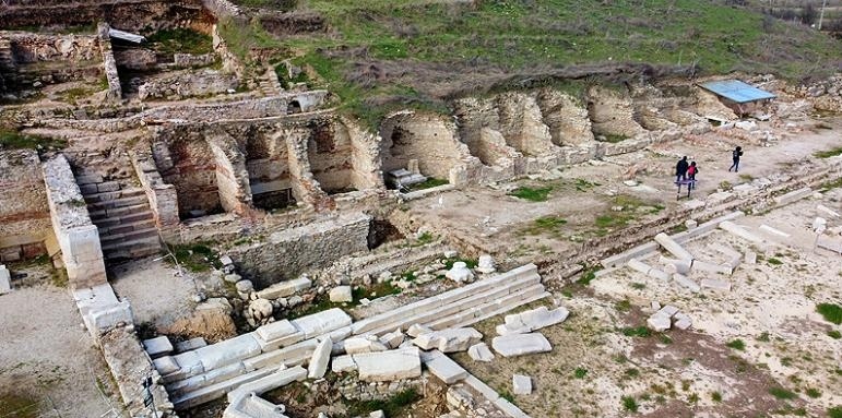 Археолози изследват две исторически находки в античния град Хераклея Синтика