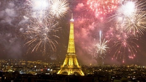 Заради размириците Франция забрани продажбата на фойерверки за националния празник