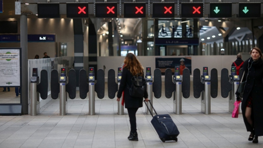 Защо шефът на авиокомпанията KLM призова потребителите да използват влак?