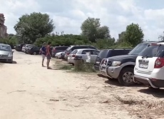 Десетки паркирани коли унищожават пясъчни дюни в Созопол