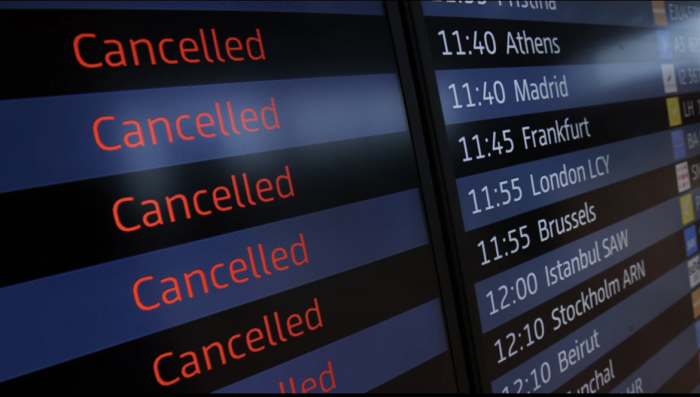 Летището в Катания остава затворено до сряда