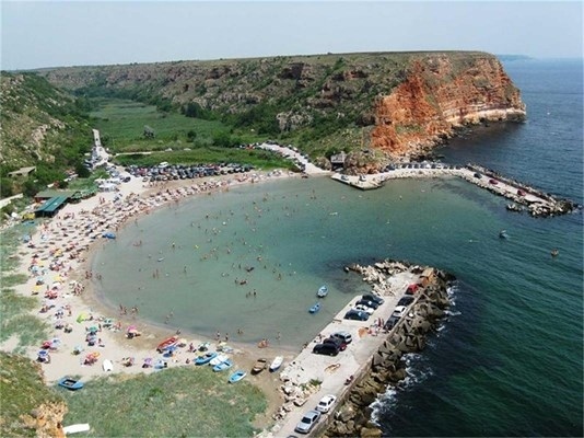 България трябва да последва Хърватия и да премахне концесионните такси за плажовете