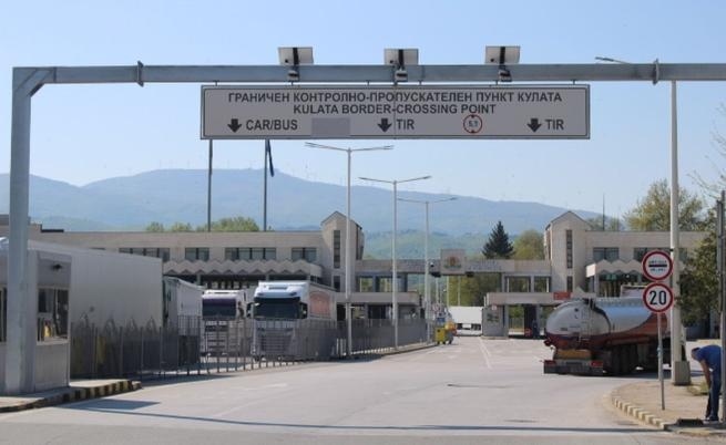 Интензивен е трафикът на някои гранични пунктове със Сърбия, Румъния, Гърция и Турция