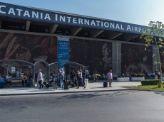 Туроператор превози за своя сметка изоставени българи от Wizz Air в Катания