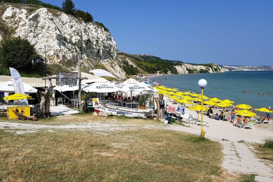 Туристи са изгонени от плаж но Северното Черноморие заради чадър