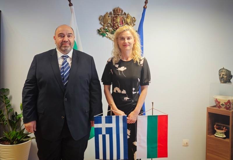 Министър Зарица Динкова: България и Гърция трябва да развиват и общ туристически продукт