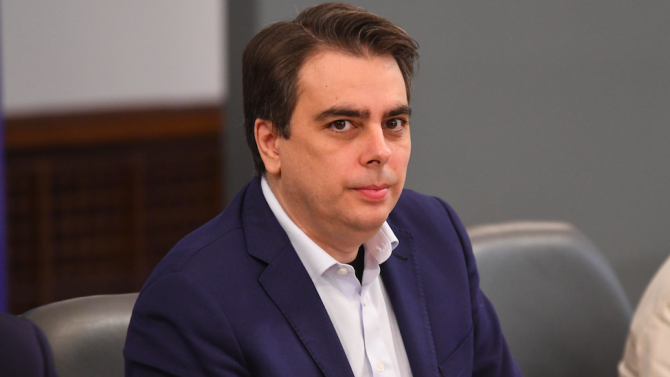 Асен Василев пак ще предложи да не се плащат сметки в заведенията без касова бележка