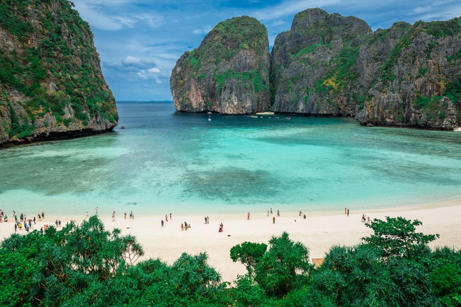 Най-известният плаж в Тайланд е затворен за туристи 