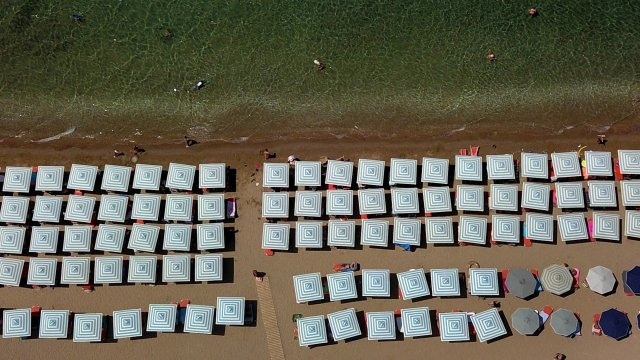 След Движение на плажната кърпа са санкционирани над 330 бизнесмени в Гърция