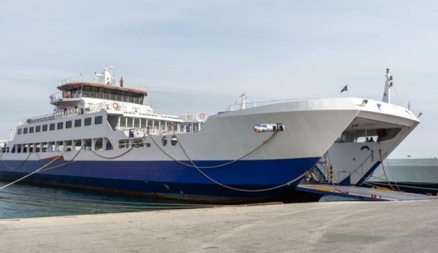 Препълнени фериботи в Гърция заради наближаващ празник