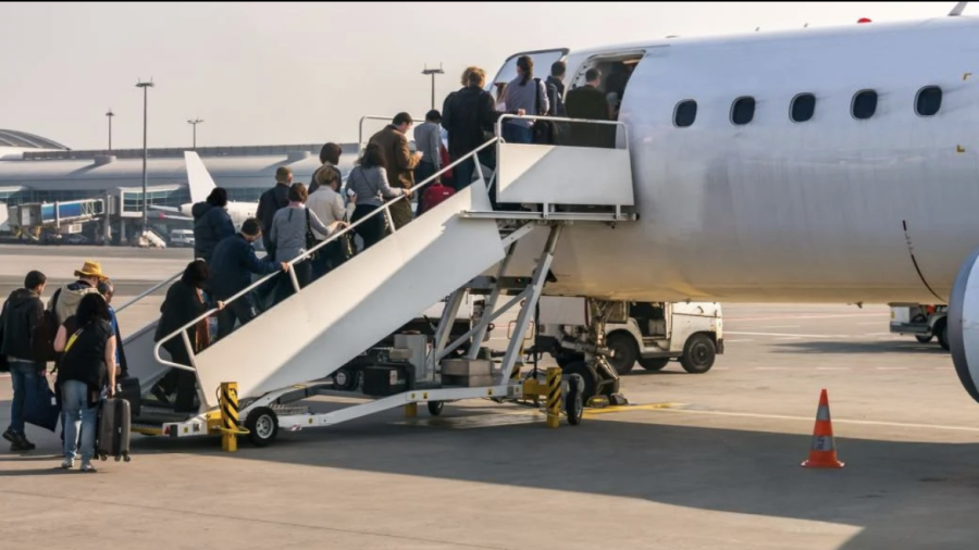 Още една авиокомпания ще мери теглото на пътниците преди полет
