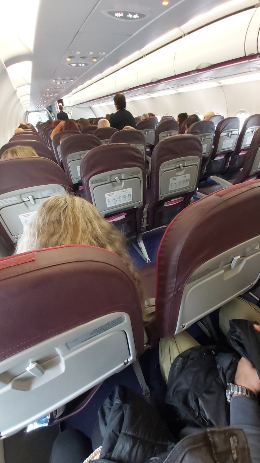 Самолетът на Wizz Air от Меминген до София излетя след 6 часа закъснение
