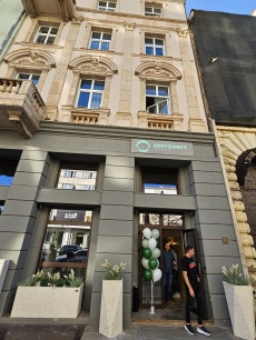 Първият смарт хотел без персонал отвори в София