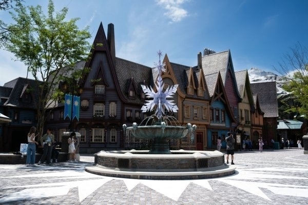 Walt Disney отваря тематична територия, посветена на Замръзналото кралство в Disneyland в Хонконг