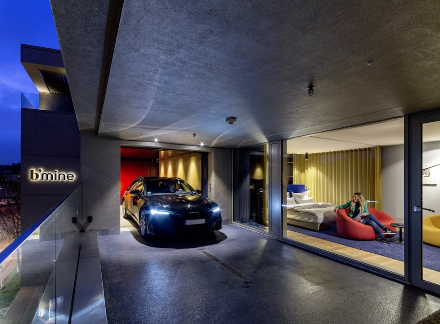 Германски хотел предлага паркиране на колата до стаята