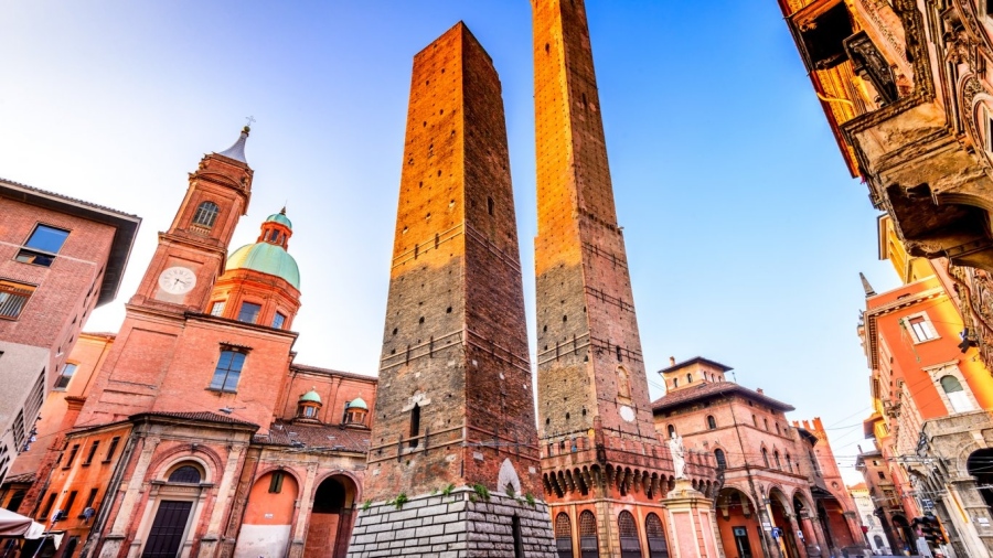Двете кули в Болоня са затворени за посещения заради риск от срутване