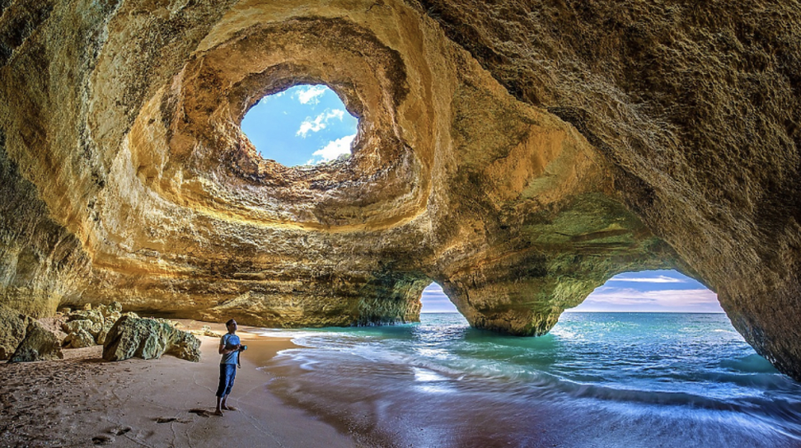 Най-красивата пещера в света, до която се стига само с лодка 