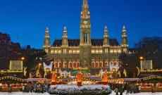 Първият в Европа коледен базар отвори врати във Виена