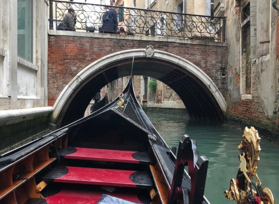 Туристи обърнаха гондола във Венеция заради селфита