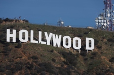 Емблематичният надпис на Холивуд стана на 100 години