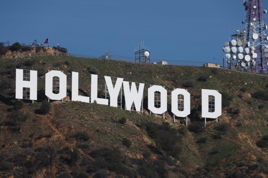 Емблематичният надпис на Холивуд стана на 100 години