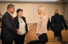 Туроператорите: Министър Зарица Динкова не защити бранша за ДДС