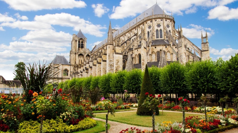 Бурж във Франция става европейска столица на културата през 2028 г.