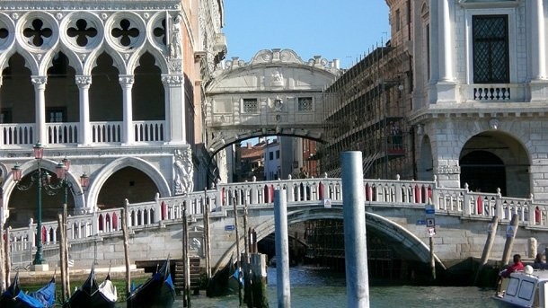 Венеция ограничава туристическите групи