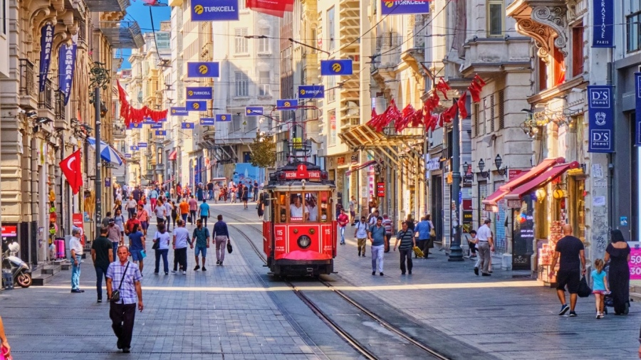 По-високи цени за градския транспорт и такситата в Истанбул