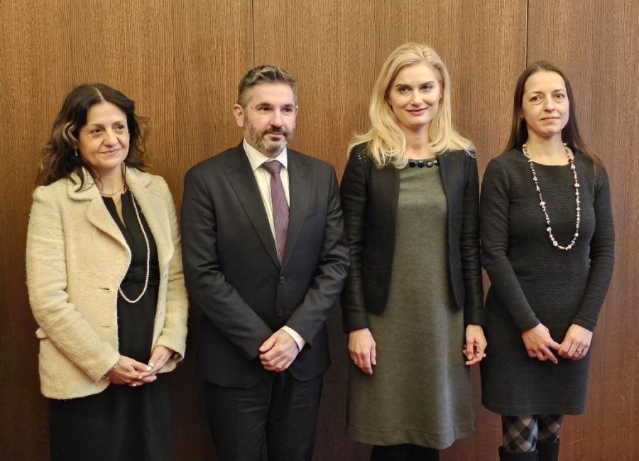 Министър Динкова води преговори с ЕК за механизъм в помощ на българския туризъм