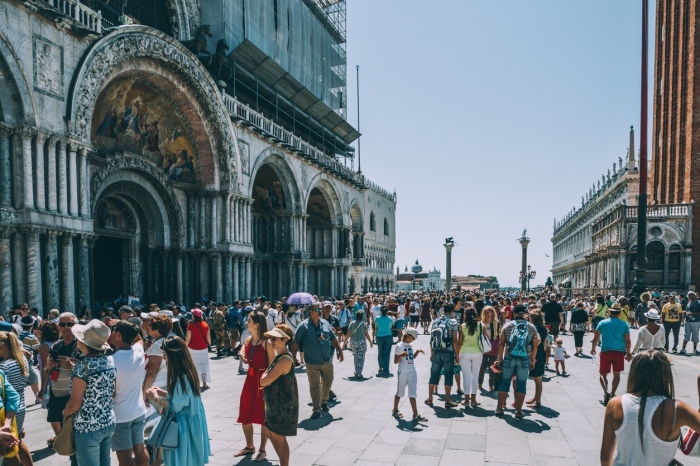 Венеция въведе от днес 5 евро такса за туристите