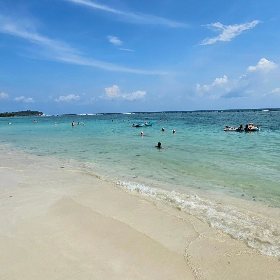 Плажът Чавенг бийч на Ко Самуи е дълъг 6 км и с бял пясък