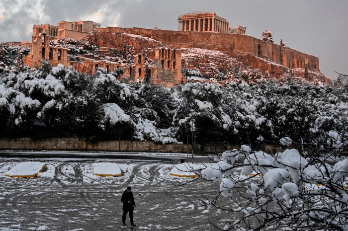 В Гърция задължително с вериги заради обилен снеговалеж