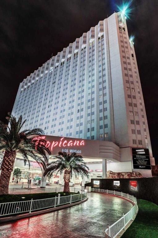В Лас Вегас бутат известния хотел Тропикана