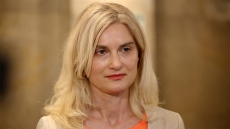 Зарица Динкова може да отпадне като министър на туризма при ротацията