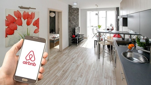 Airbnb отчита охлаждане на търсенето и се подготвя за завой в бизнеса