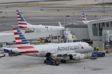 American airlines повишава таксите за багаж