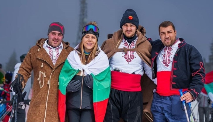 10 000 българи се събраха за ски спускане с носии в Пампорово