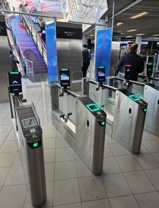 Летище София въведе система за самостоятелно сканиране на бордните карти