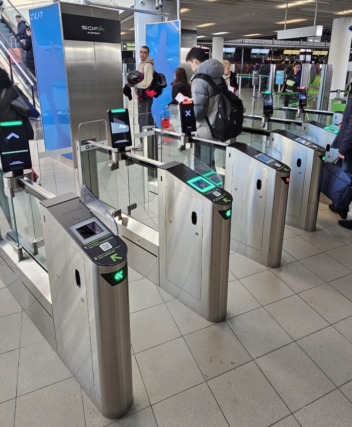 Представиха новата електронна система за проверка на бордните карти на летище София