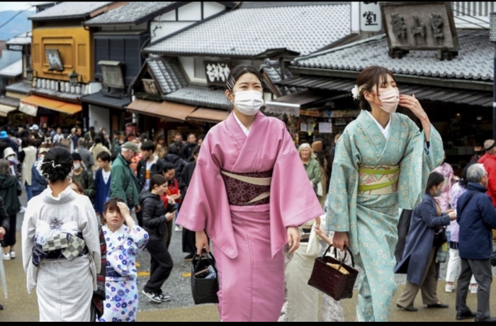 Защо Япония затваря за туристи алеите на гейшите в Киото
