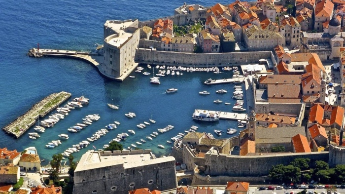 Туристическата перла на Хърватия Дубровник иска да запази града за местните жители