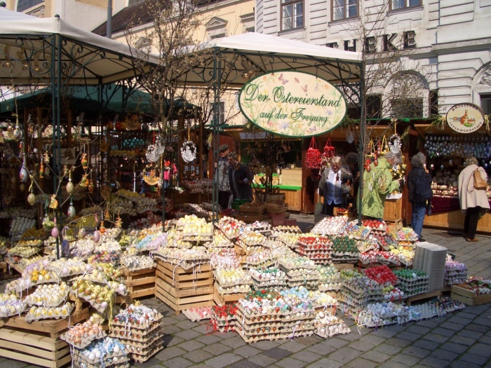 Четири великденски базара приветстват пролетта във Виена