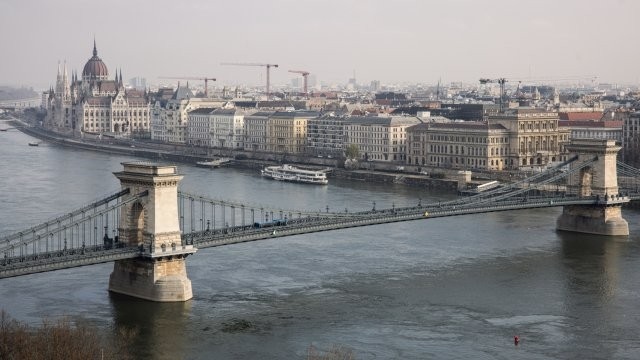 Зетят на Виктор Орбан гради хотелска империя в Унгария